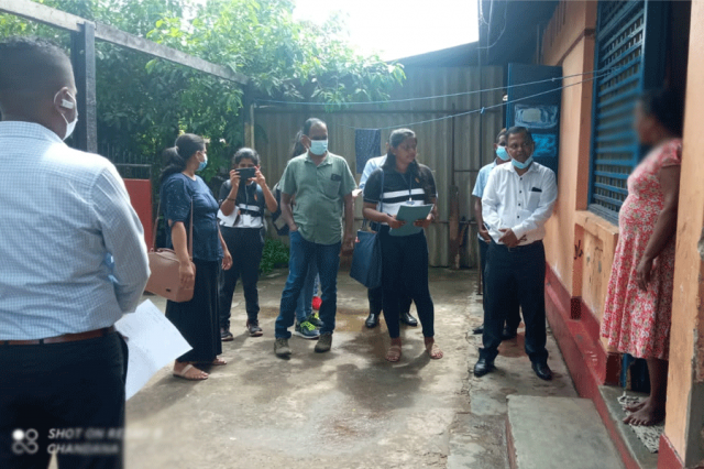 පාසල් නොයන/කඩින් කඩ පාසල් යන ළමයින්ගේ දෙමාපියන් දැනුවත් කිරීම
