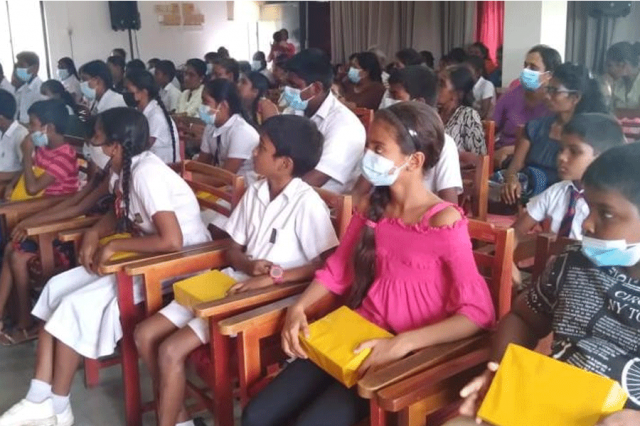 2022.10.27 පාසැල් උපකරණ ලබාදීමේ වැඩසටහන